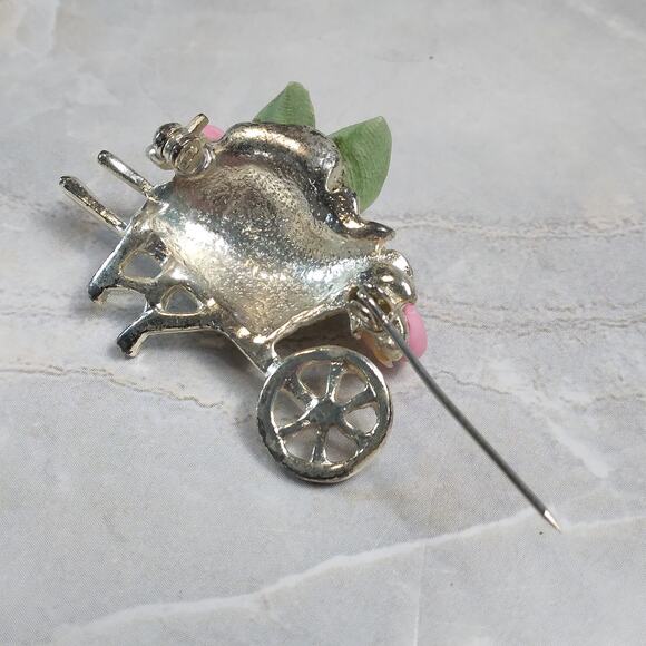 Silver Tone Wheel Barrow full of Pink Roses Brooch Pin, Vintage Spring Accessory - Picture 7 of 9